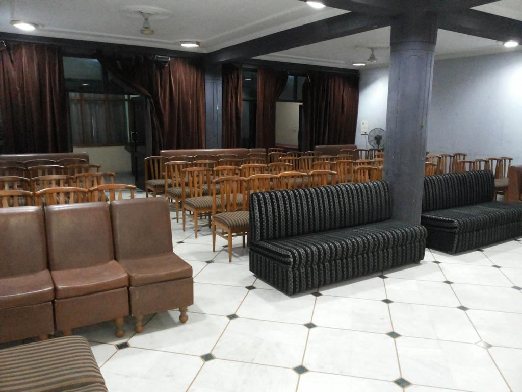 Hotel Saurab Дехрадун Екстериор снимка