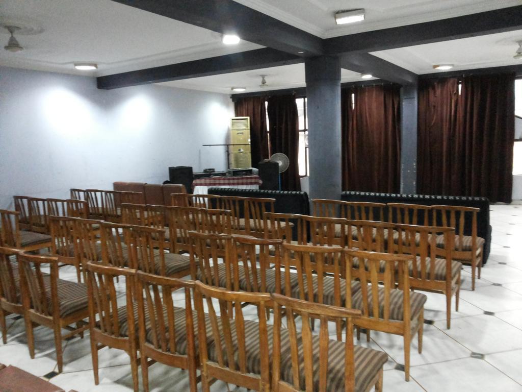 Hotel Saurab Дехрадун Екстериор снимка